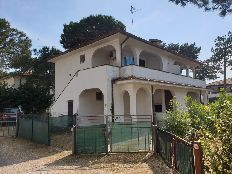 Villa on the first floor, with independent entrance and garden with parking space for rent in Lido degli Estensi - Veb 57